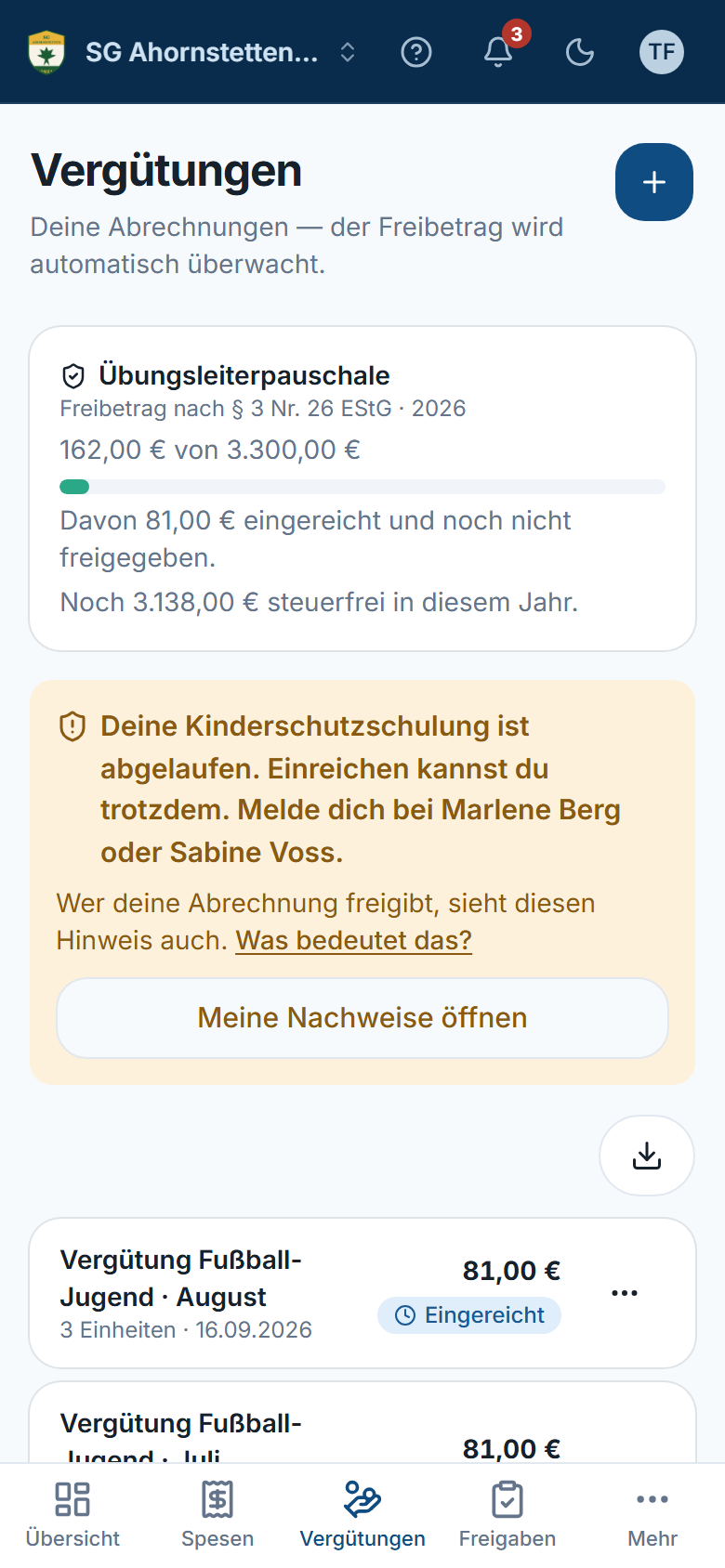 Vergütungen am Handy mit dem Hinweis: Deine Kinderschutzschulung ist abgelaufen. Einreichen kannst du trotzdem